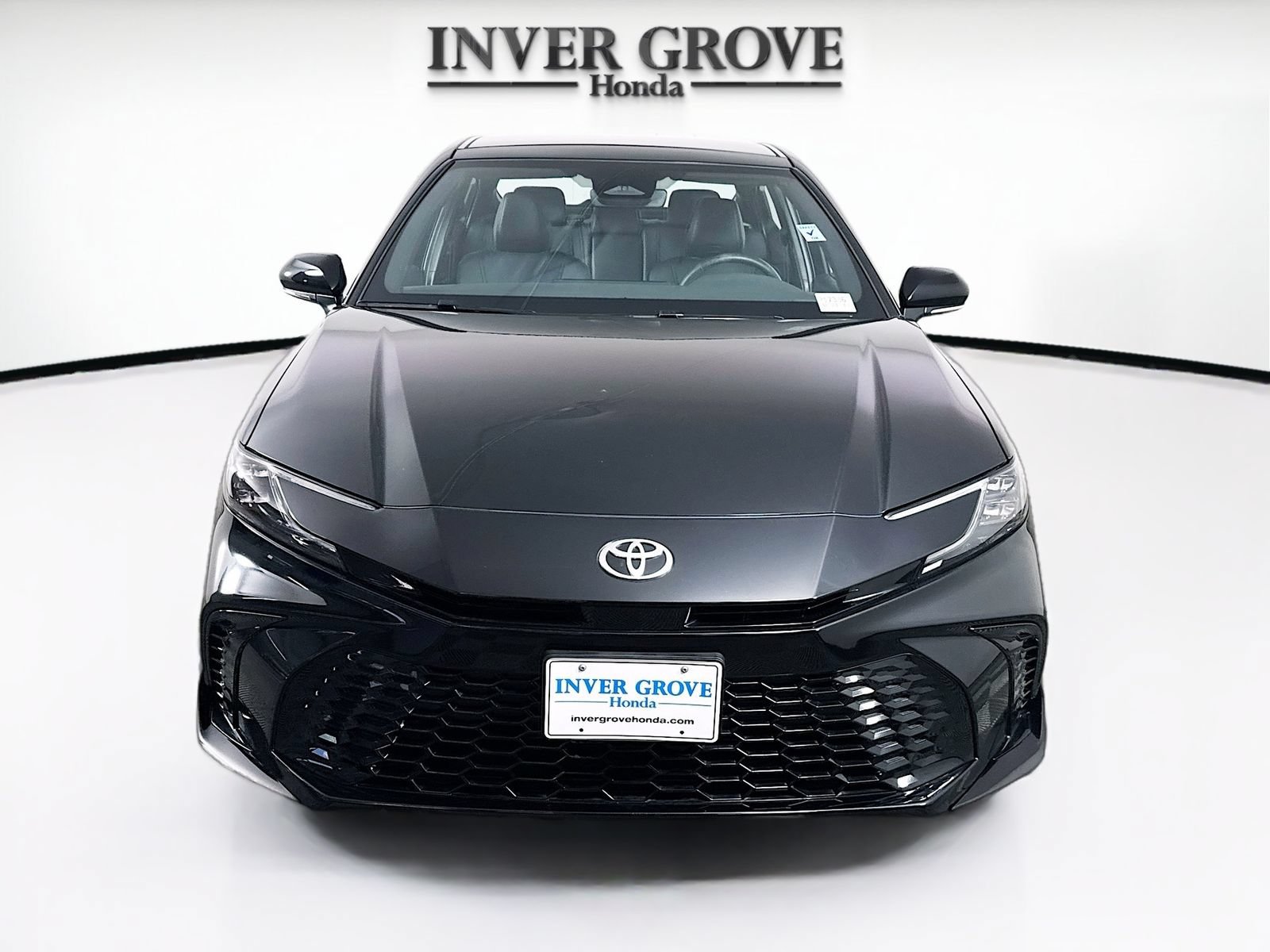 Used 2025 Toyota Camry XSE FWD image 2