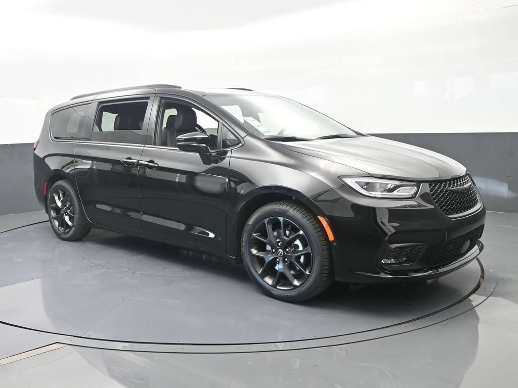 New 2026 Chrysler Pacifica Select w/ S Appearance Package FWD image 8