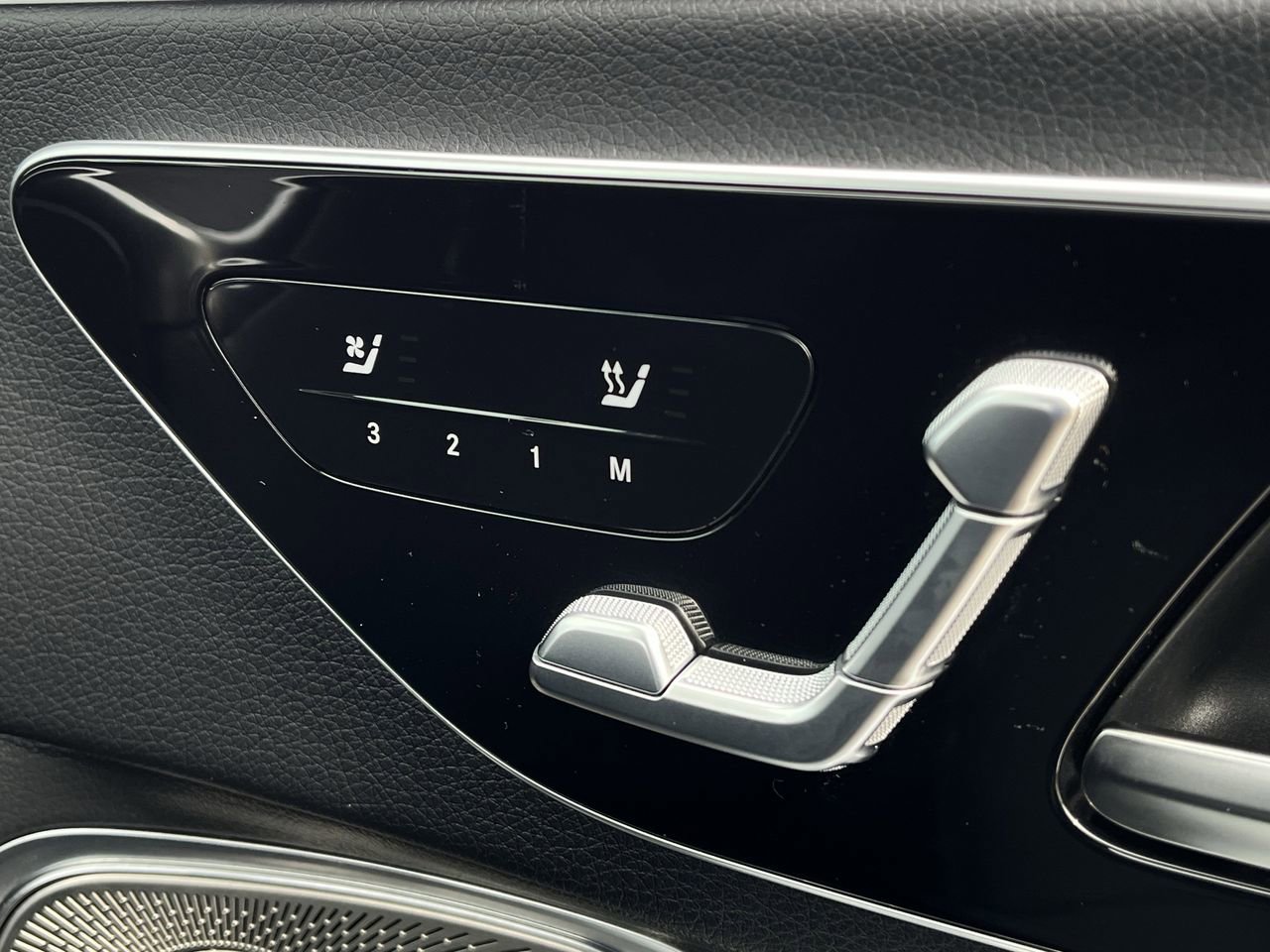 Used 2024 Mercedes-Benz CLE 300 4MATIC Coupe image 26