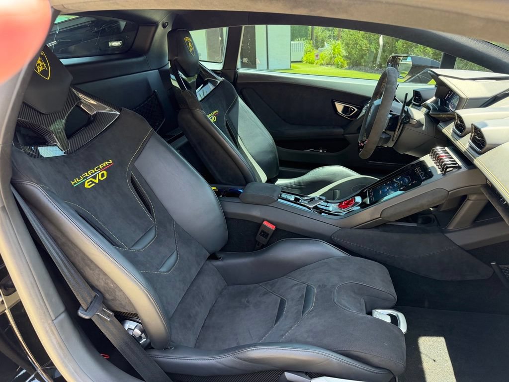 Used 2021 Lamborghini Huracan EVO RWD image 8