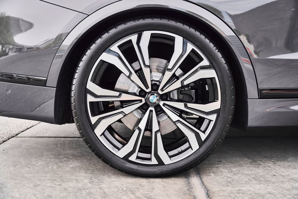 Used 2026 BMW X7 M60i image 21