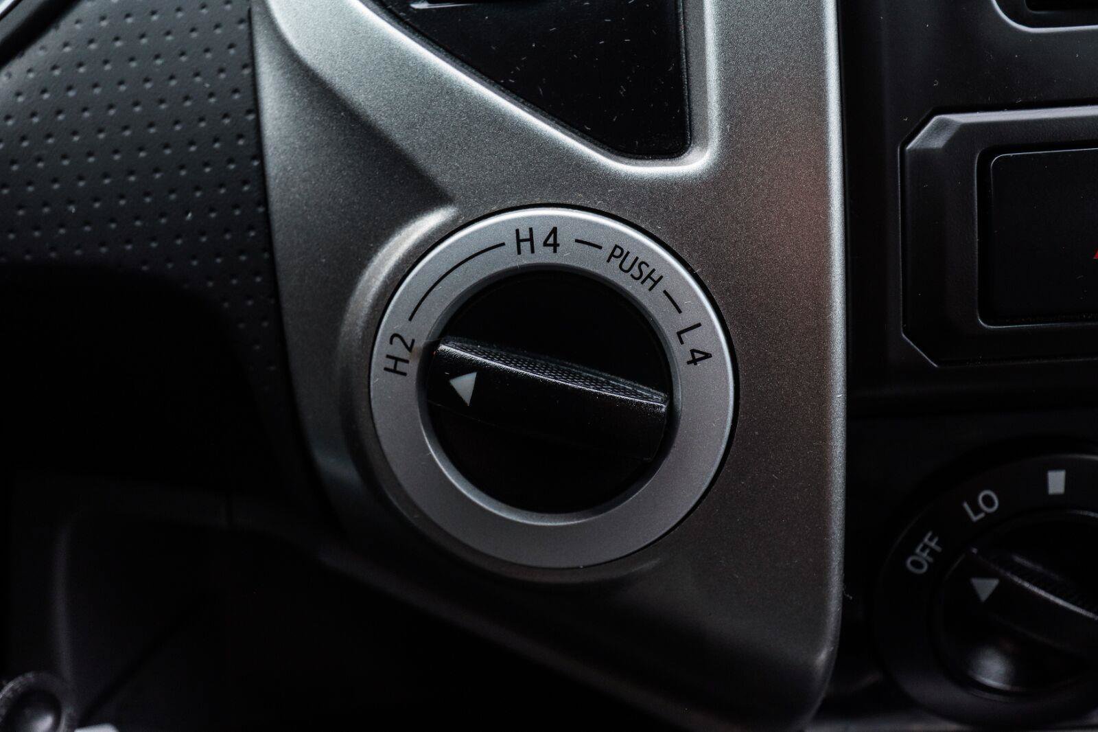 Used 2015 Toyota Tacoma 4x4 Double Cab w/ SR5 Package image 9