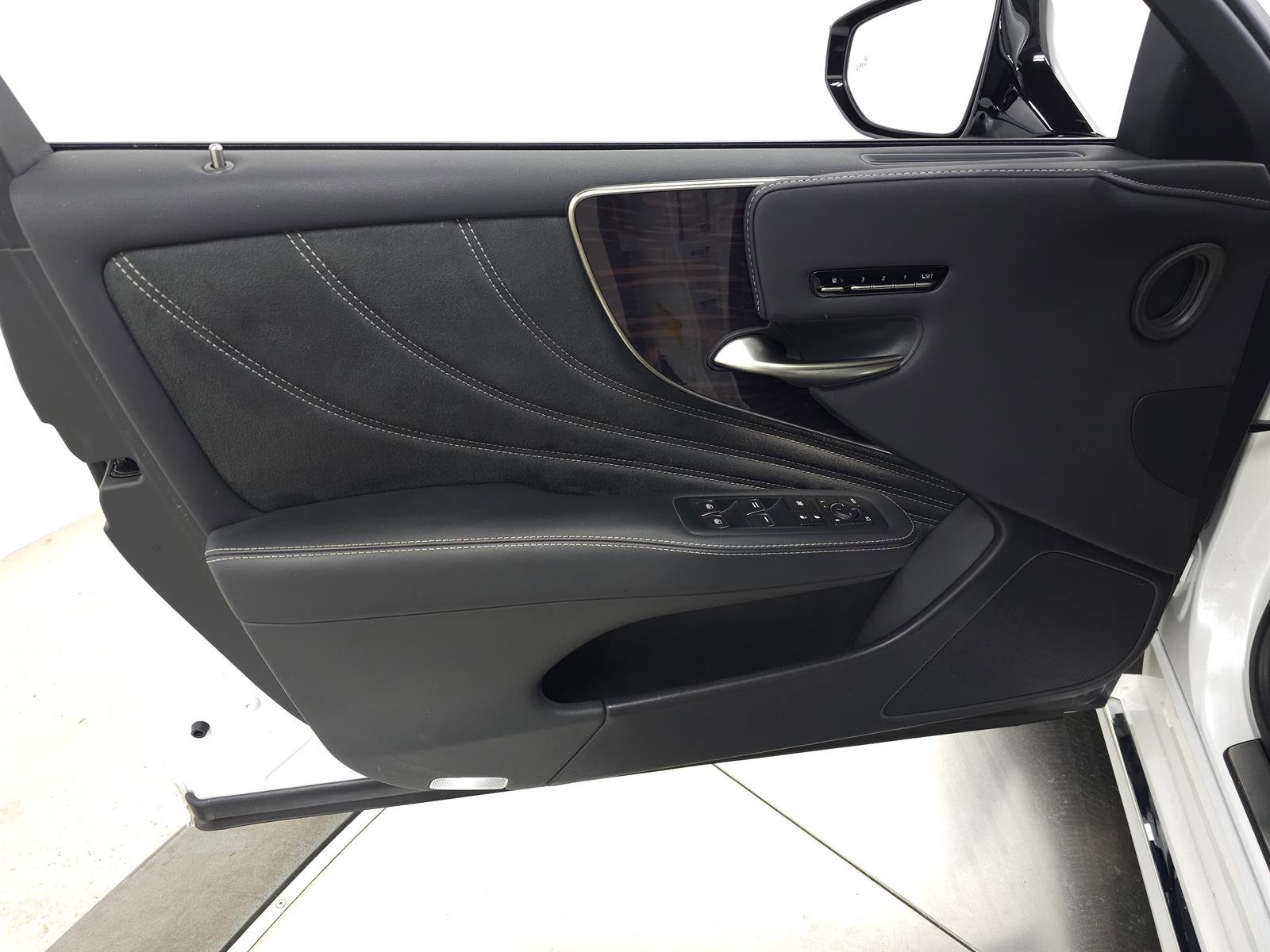 Used 2024 Lexus LS 500 AWD w/ Luxury Package image 14