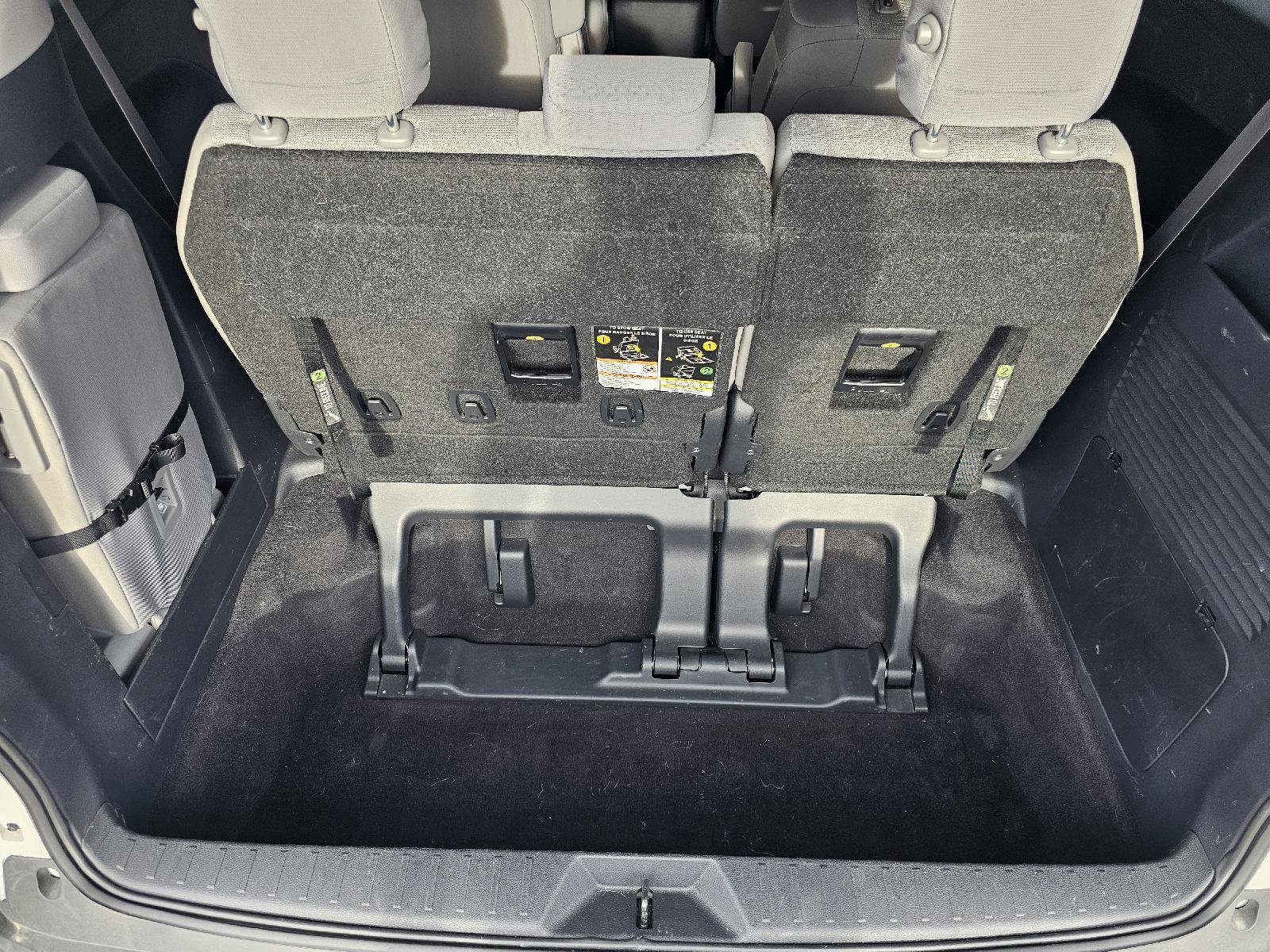Used 2025 Toyota Sienna LE image 19