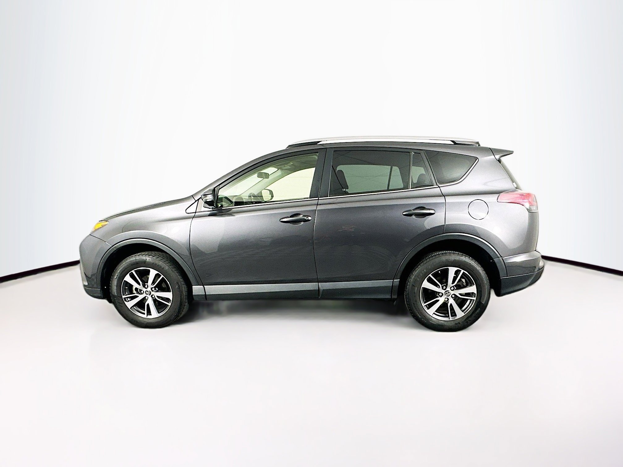 Used 2016 Toyota RAV4 XLE image 4