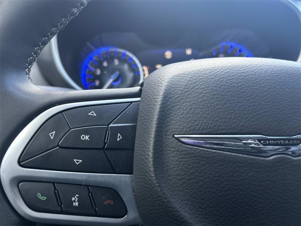 Used 2024 Chrysler Pacifica Touring-L image 21