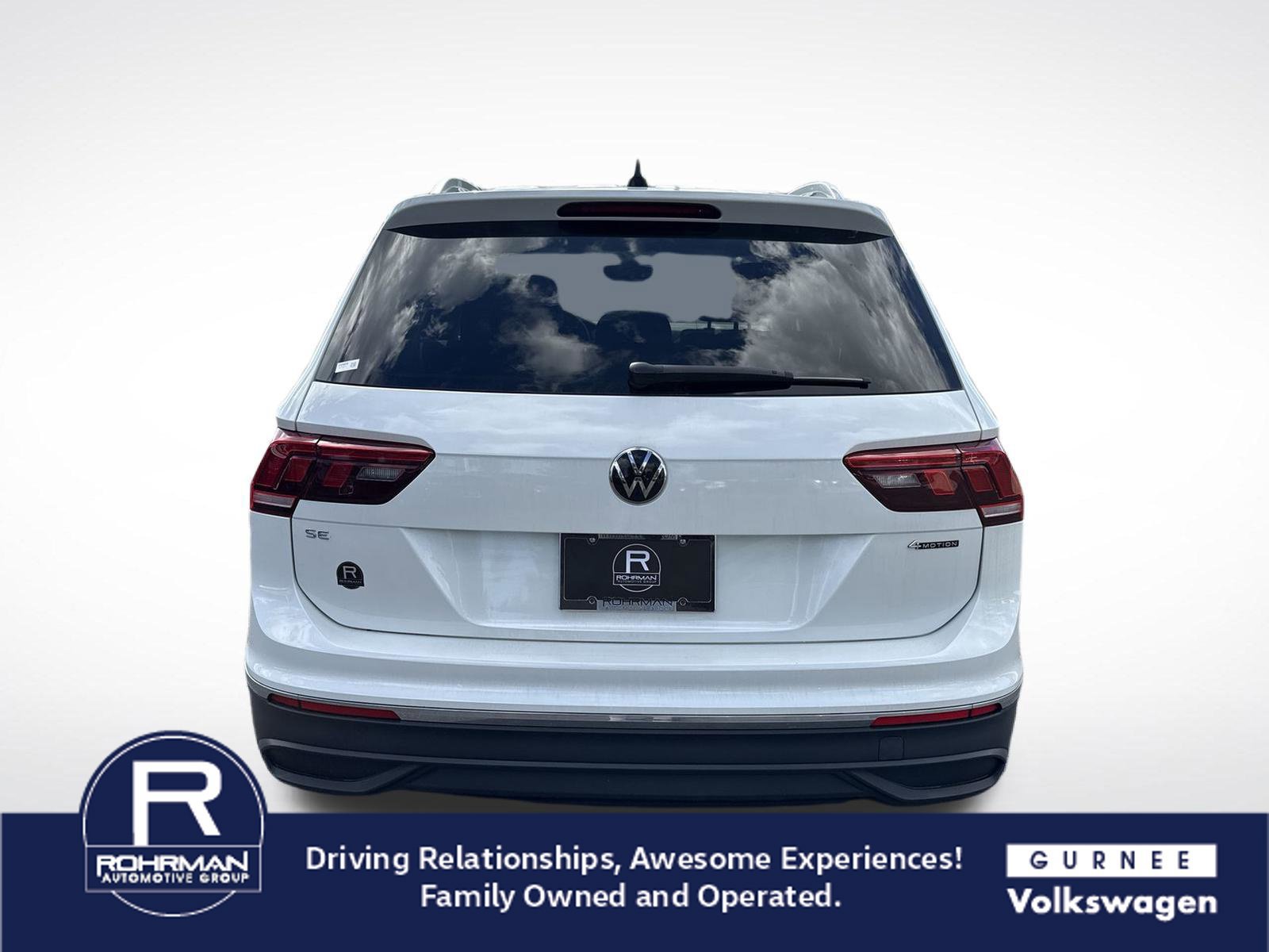 Used 2023 Volkswagen Tiguan SE w/ Panoramic Sunroof Package AWD/4WD image 9