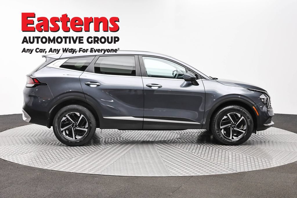 Used 2023 Kia Sportage LX AWD/4WD image 4