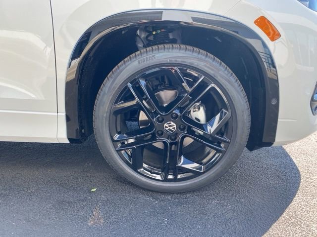 New 2025 Volkswagen Tiguan SE R-Line image 19