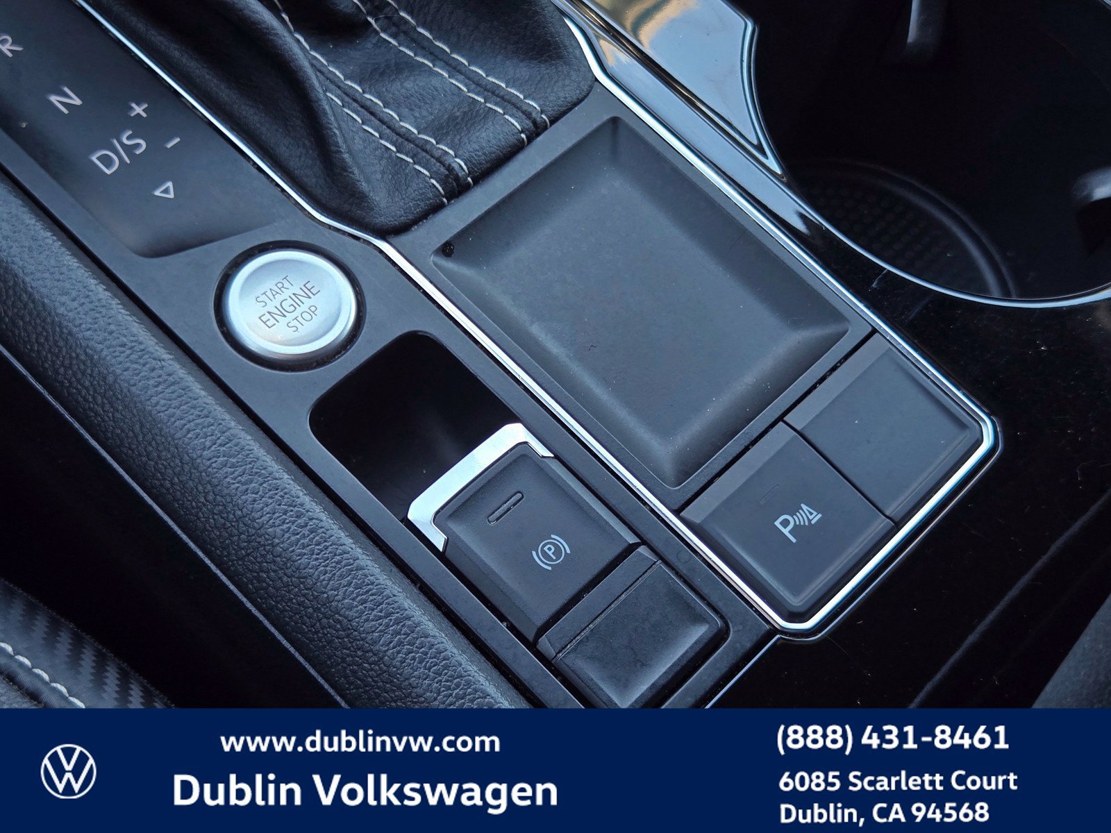 Certified 2023 Volkswagen Atlas Cross Sport SE w/ Black Wheel Package FWD image 18
