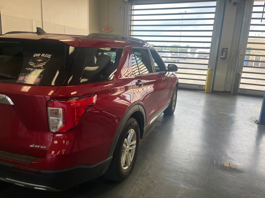 Used 2021 Ford Explorer XLT w/ Equipment Group 202A AWD/4WD image 9