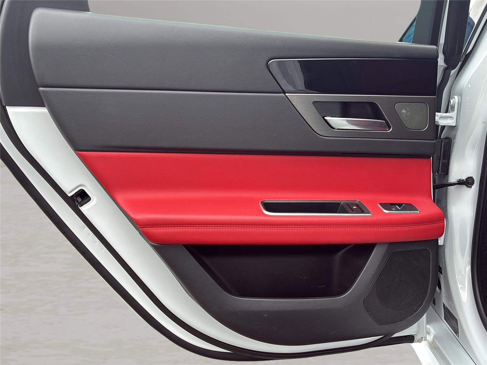 Used 2020 Jaguar XF Checkered Flag image 34