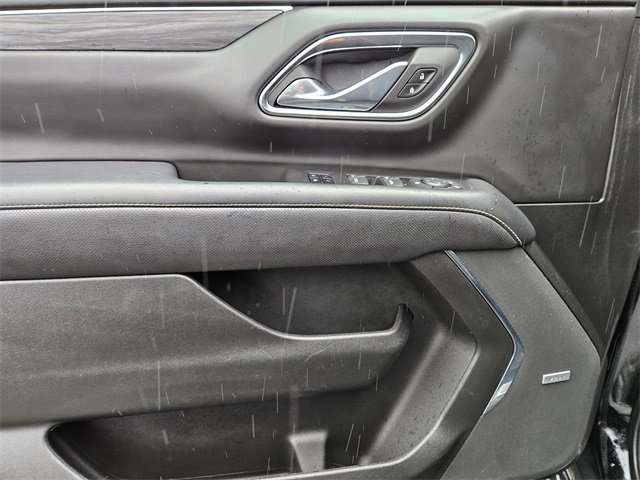 Used 2023 GMC Yukon XL SLT image 16