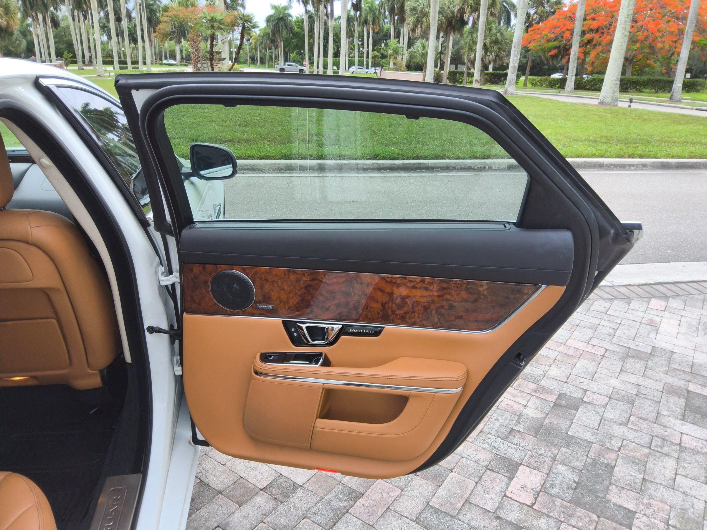 Used 2019 Jaguar XJ L Portfolio RWD image 33