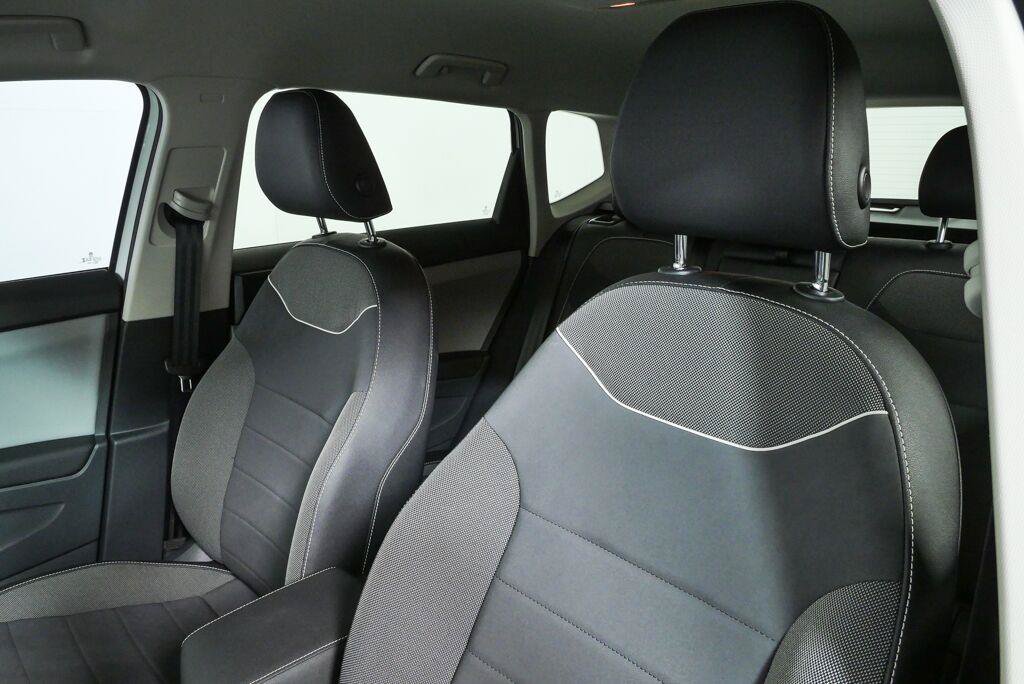 Certified 2023 Volkswagen Taos SE FWD image 5