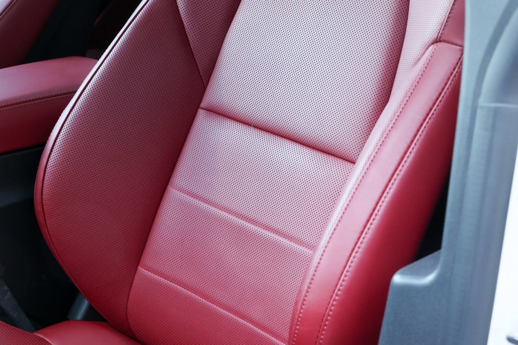 Certified 2025 Porsche Macan 4 Electric image 43