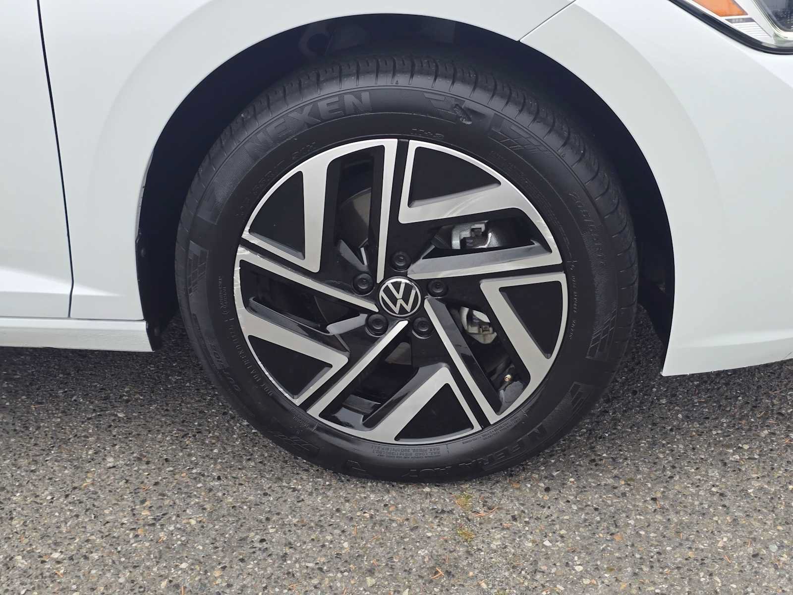 Used 2024 Volkswagen Jetta SEL FWD image 9