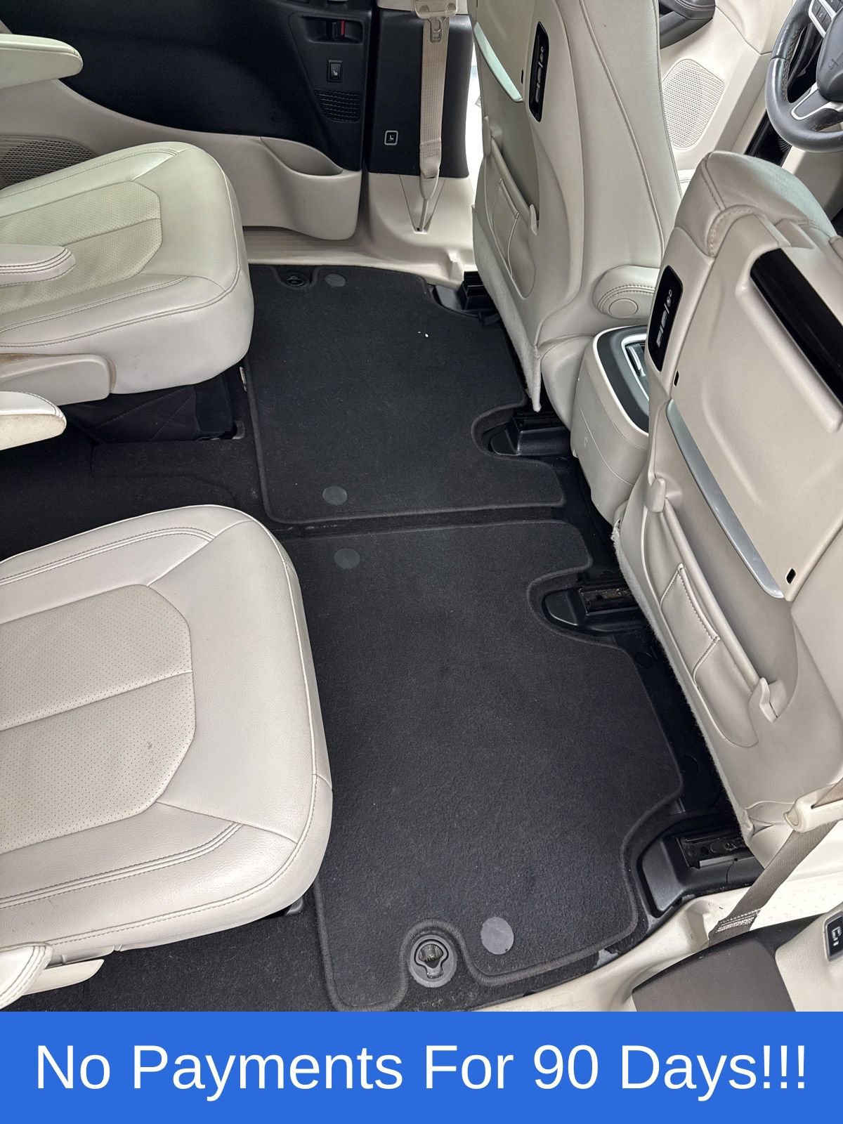 Used 2017 Chrysler Pacifica Touring-L Plus w/ Tire & Wheel Group image 31