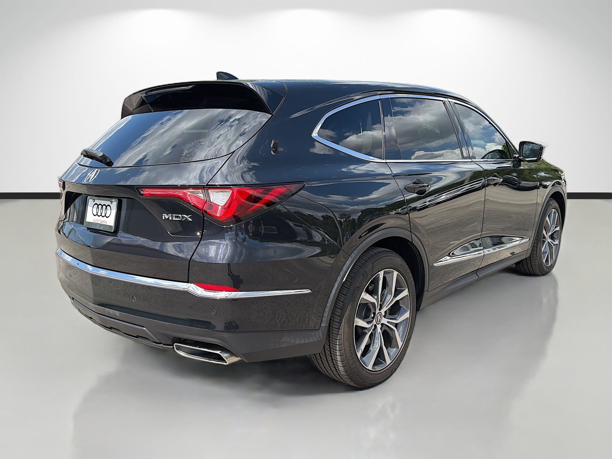 Used 2022 Acura MDX FWD w/ Technology Package image 3