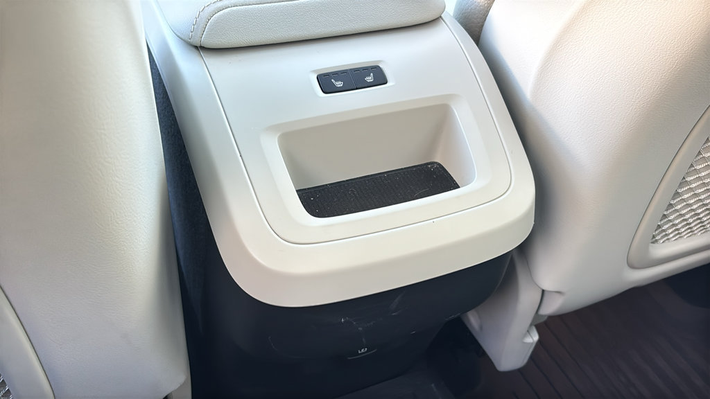 Certified 2024 Volvo XC60 B5 Plus w/ Protection Package Premier AWD/4WD image 9