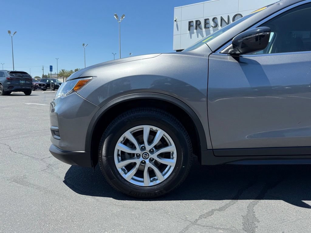Used 2018 Nissan Rogue SV AWD/4WD image 5