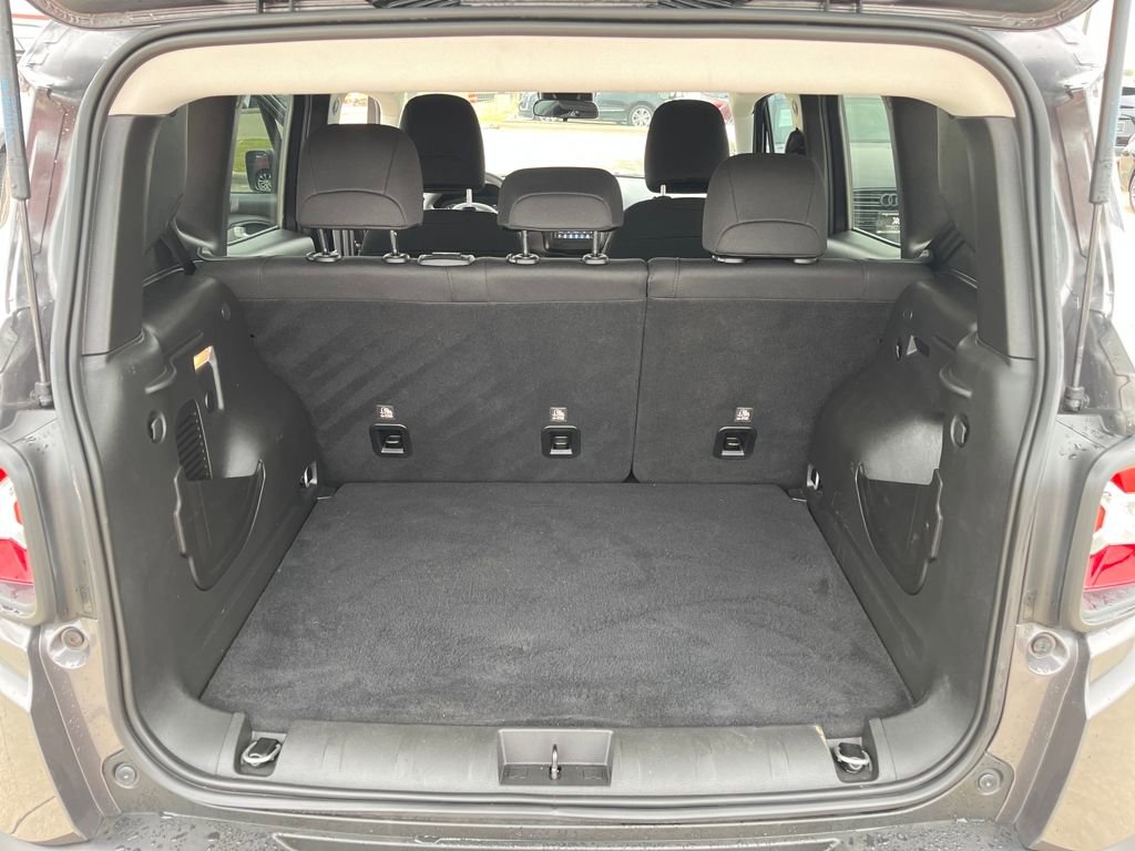 Used 2021 Jeep Renegade Latitude image 23