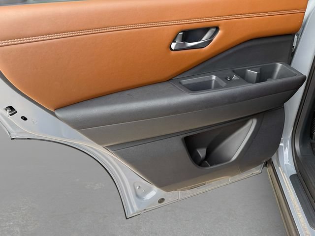 Used 2023 Nissan Pathfinder Platinum AWD/4WD image 12