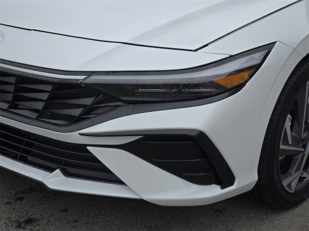Used 2025 Hyundai Elantra Limited image 6