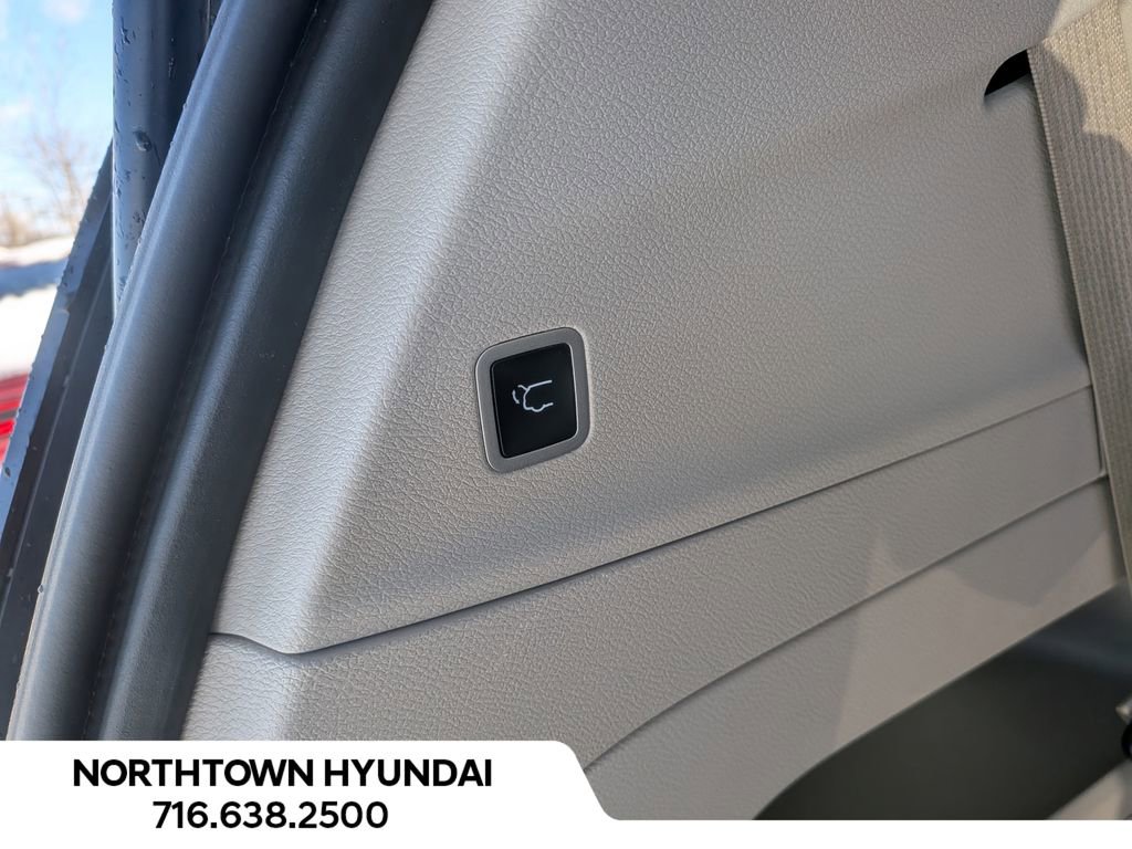 Used 2024 Chrysler Pacifica Touring-L image 39