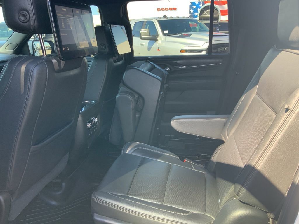 Used 2021 GMC Yukon XL Denali w/ Denali Premium Package image 18
