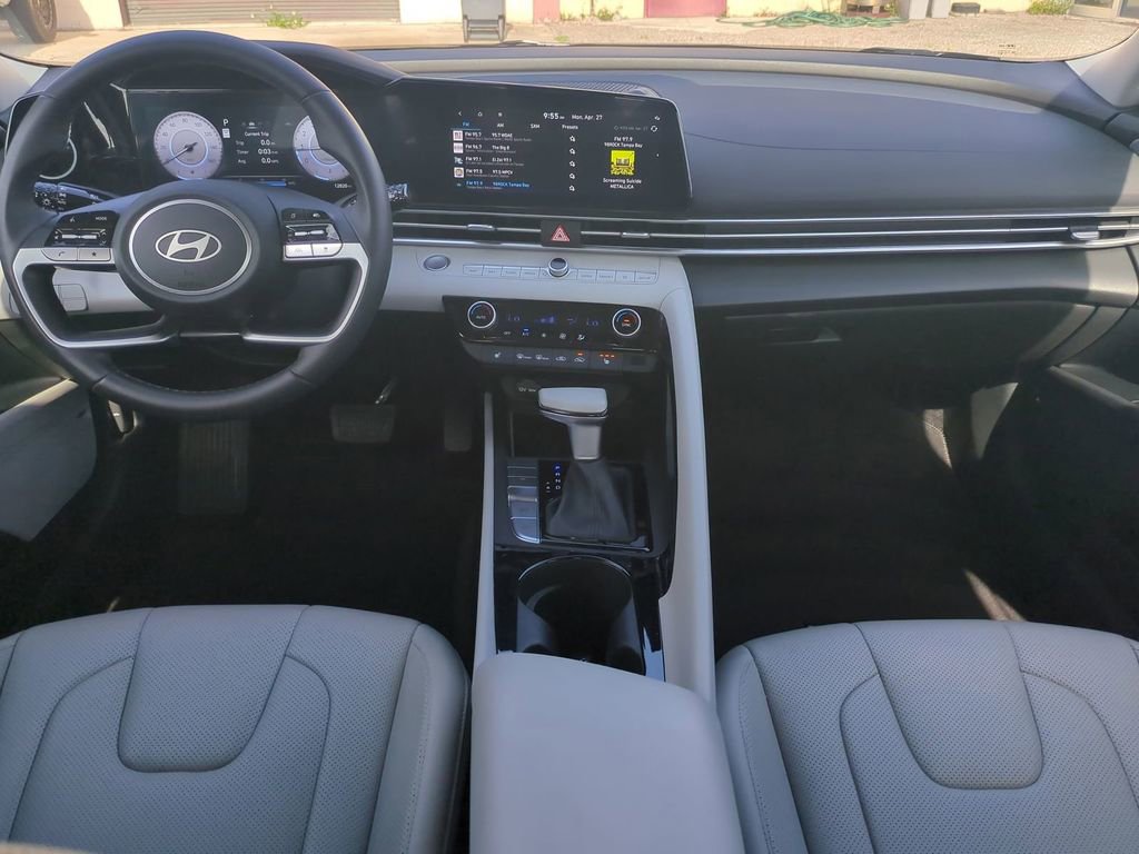 Certified 2024 Hyundai Elantra Limited FWD image 16