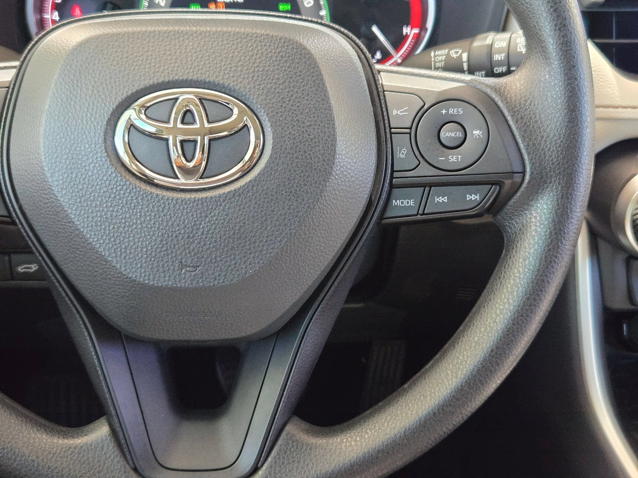 Used 2023 Toyota RAV4 XLE w/ Convenience Package FWD image 23