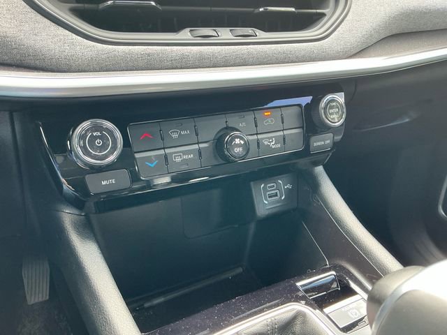 Used 2025 Jeep Compass Latitude AWD/4WD image 22