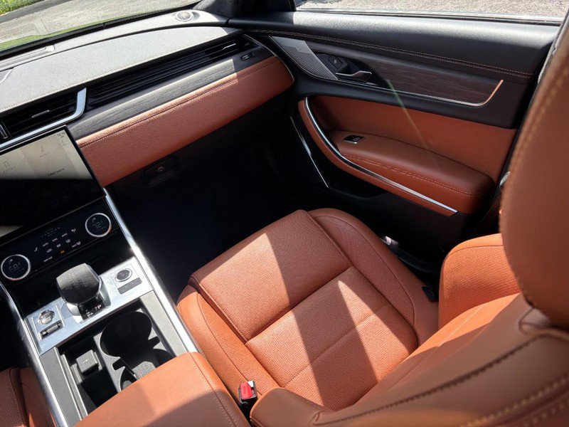 Used 2023 Jaguar XF R-Dynamic SE AWD/4WD image 15