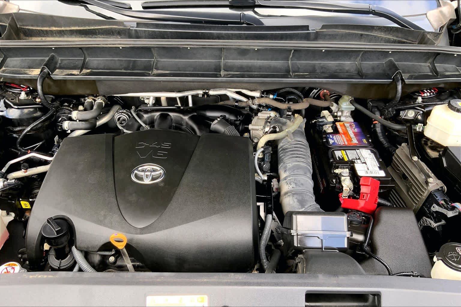 Used 2020 Toyota Highlander XLE AWD/4WD image 29