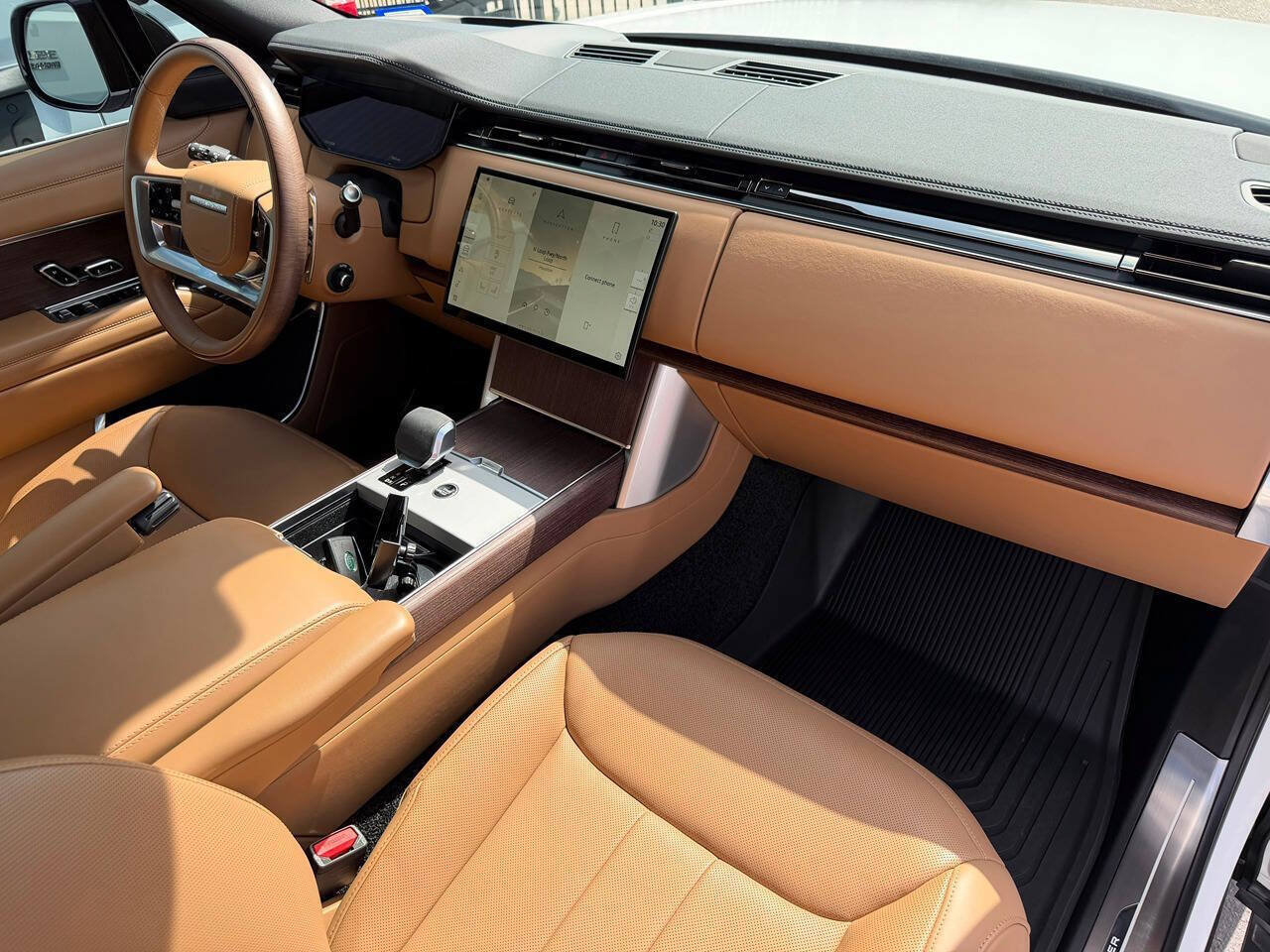 Used 2025 Land Rover Range Rover SE AWD/4WD image 27