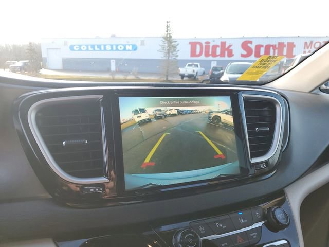 Used 2024 Chrysler Pacifica Touring-L image 20