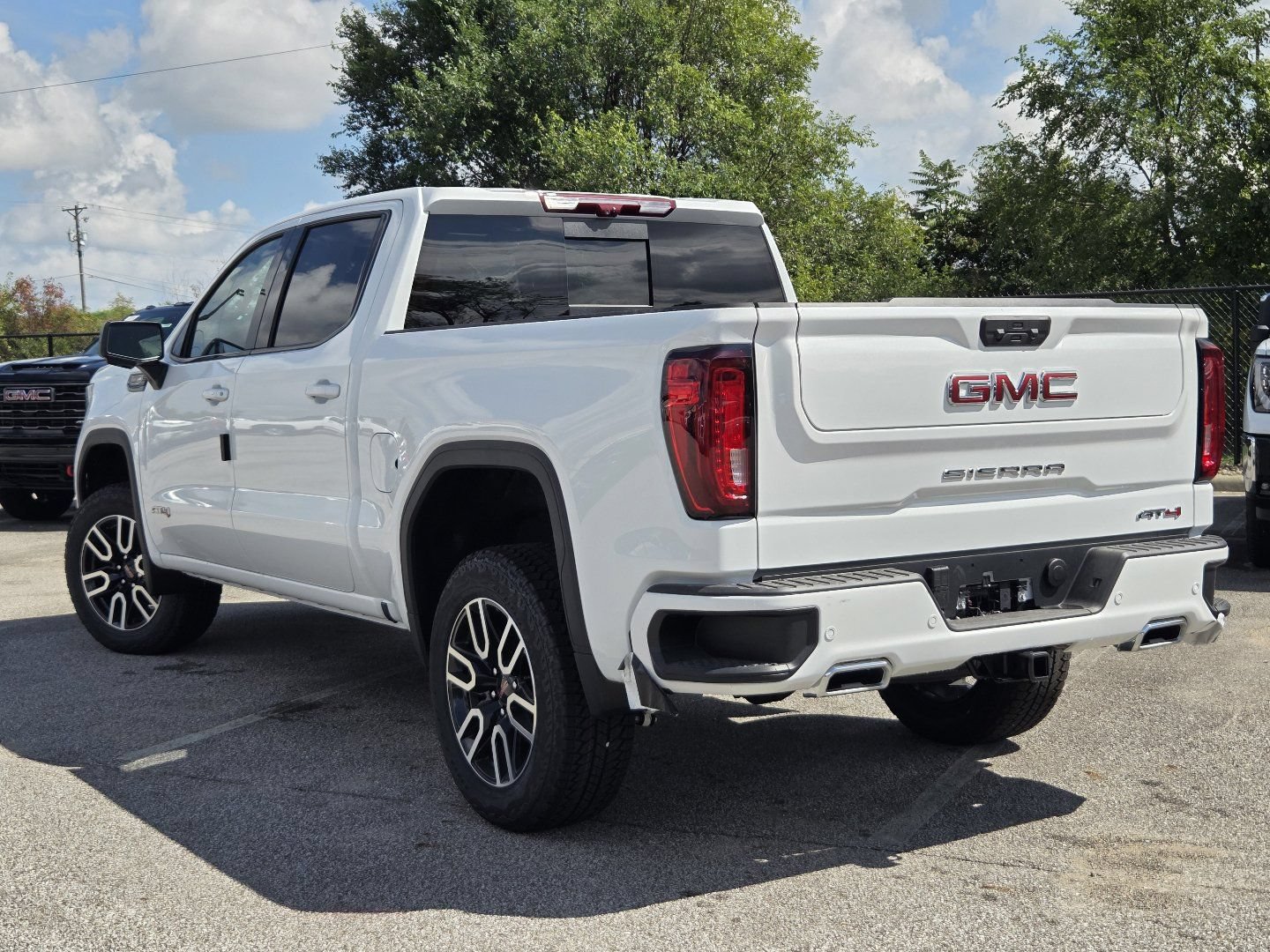 New 2026 GMC Sierra 1500 AT4 w/ AT4 Premium Package AWD/4WD image 17
