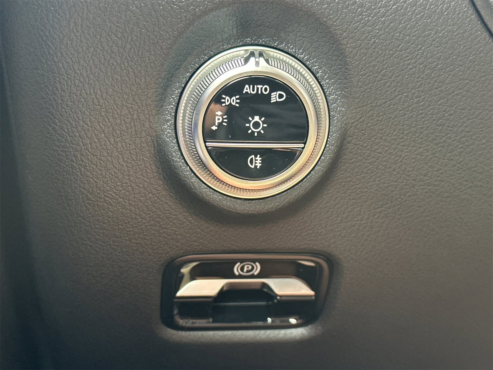 New 2025 Mercedes-Benz C 300 4MATIC Sedan image 31