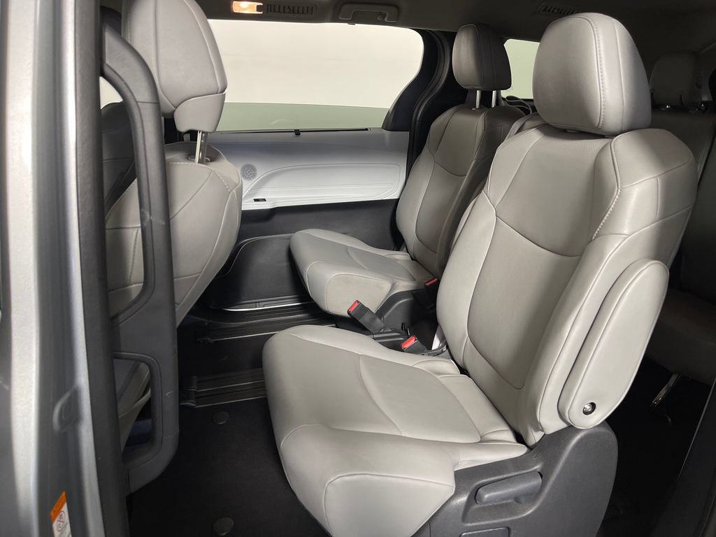 Certified 2025 Toyota Sienna XLE FWD image 13