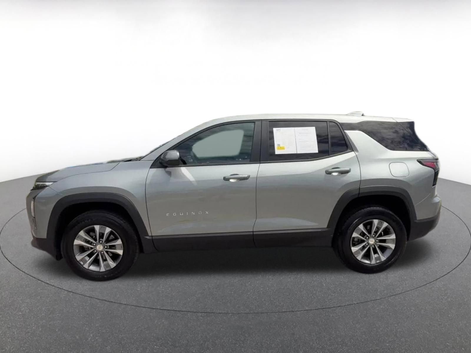 Used 2025 Chevrolet Equinox LT FWD image 9