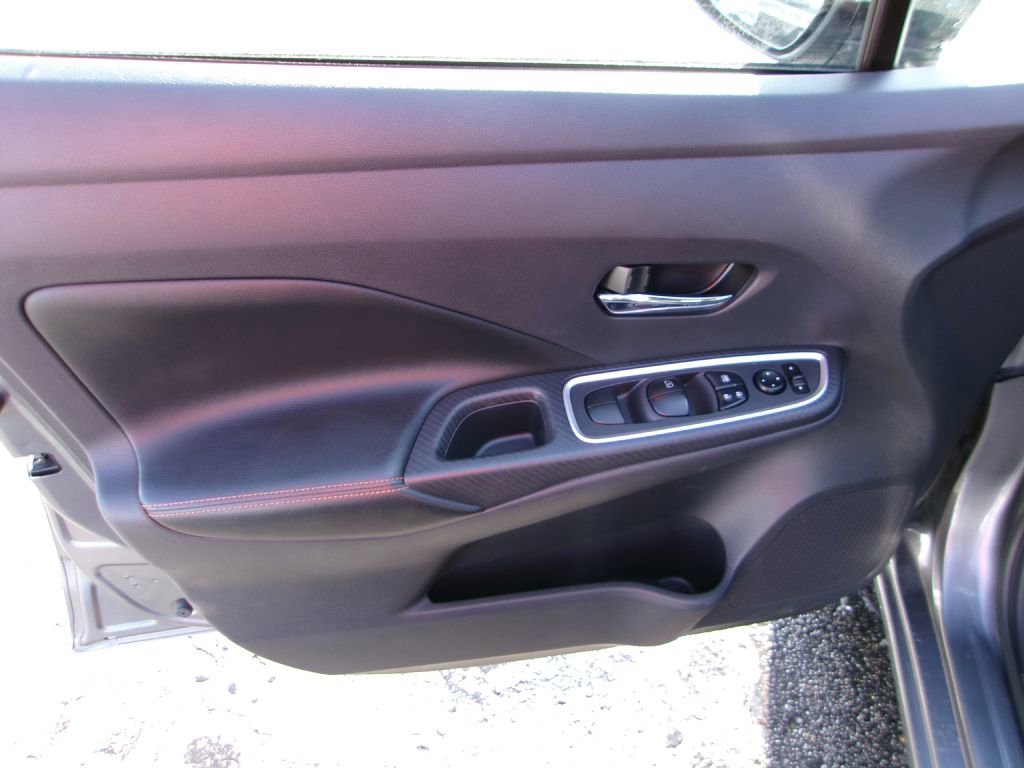 Used 2020 Nissan Versa SR w/ Convenience Package image 7