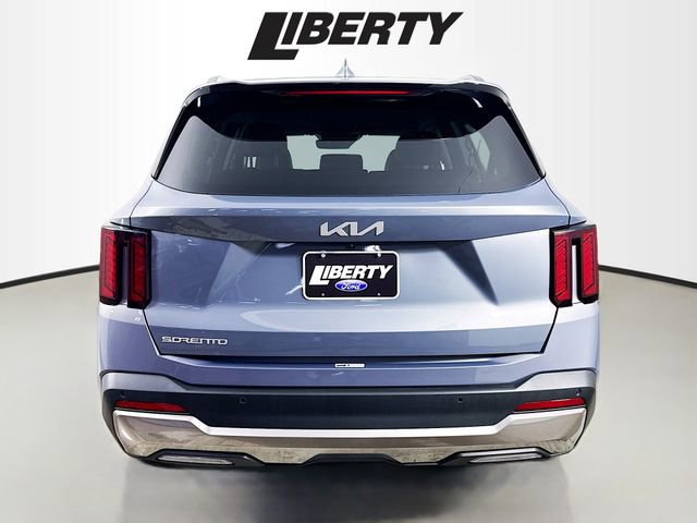 Used 2024 Kia Sorento S image 6