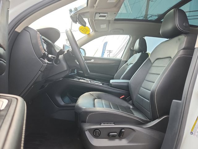 Used 2025 Volkswagen Atlas SEL AWD/4WD image 8