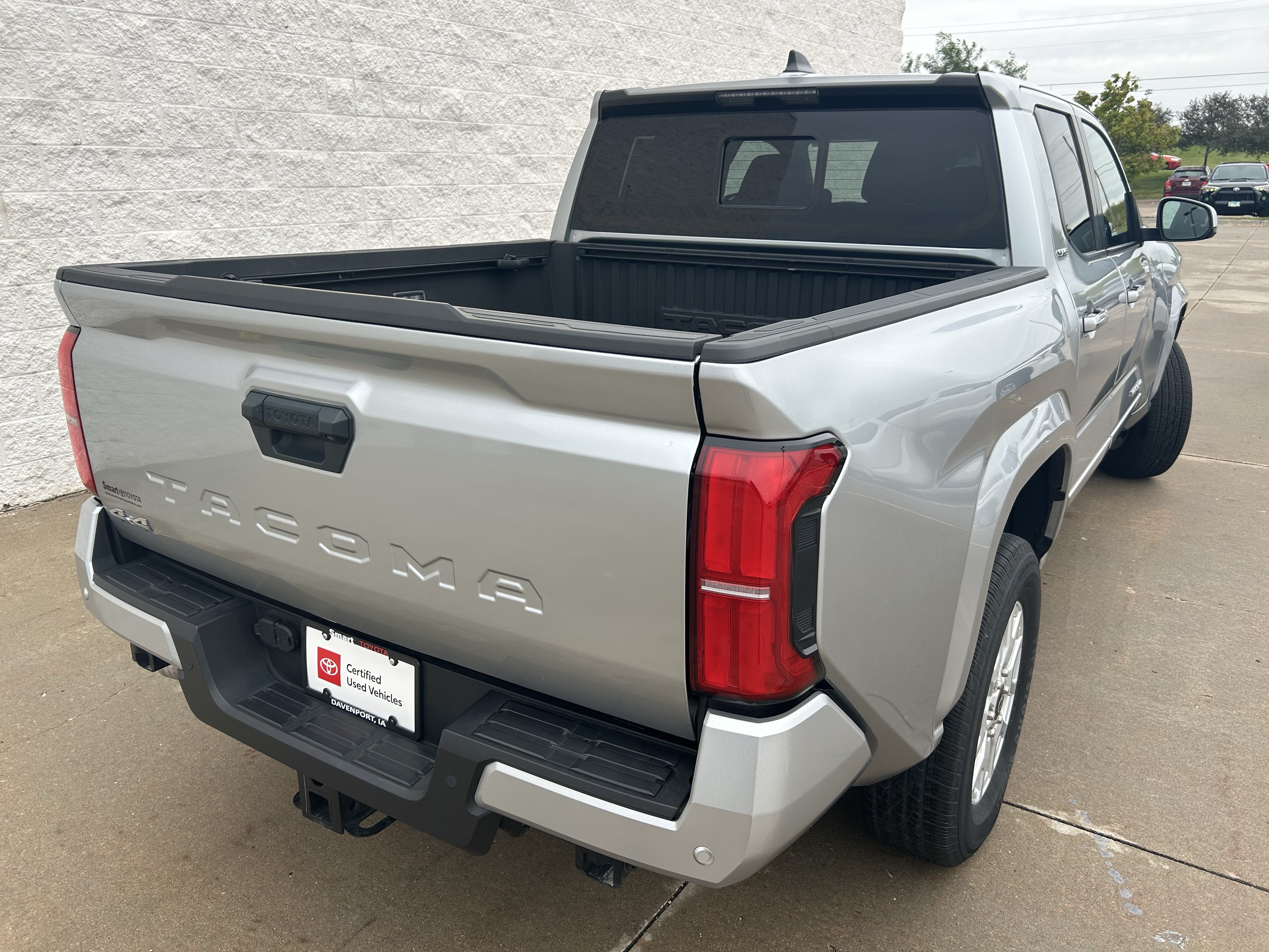 Certified 2024 Toyota Tacoma SR5 AWD/4WD image 6