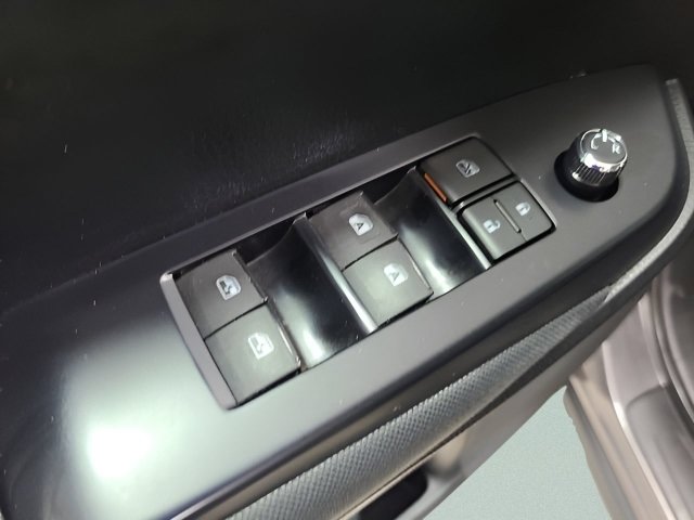 Used 2019 Toyota Highlander LE FWD image 19