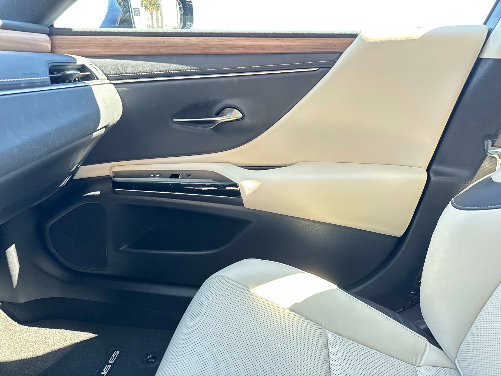 Used 2025 Lexus ES 350 w/ Premium Package FWD image 22