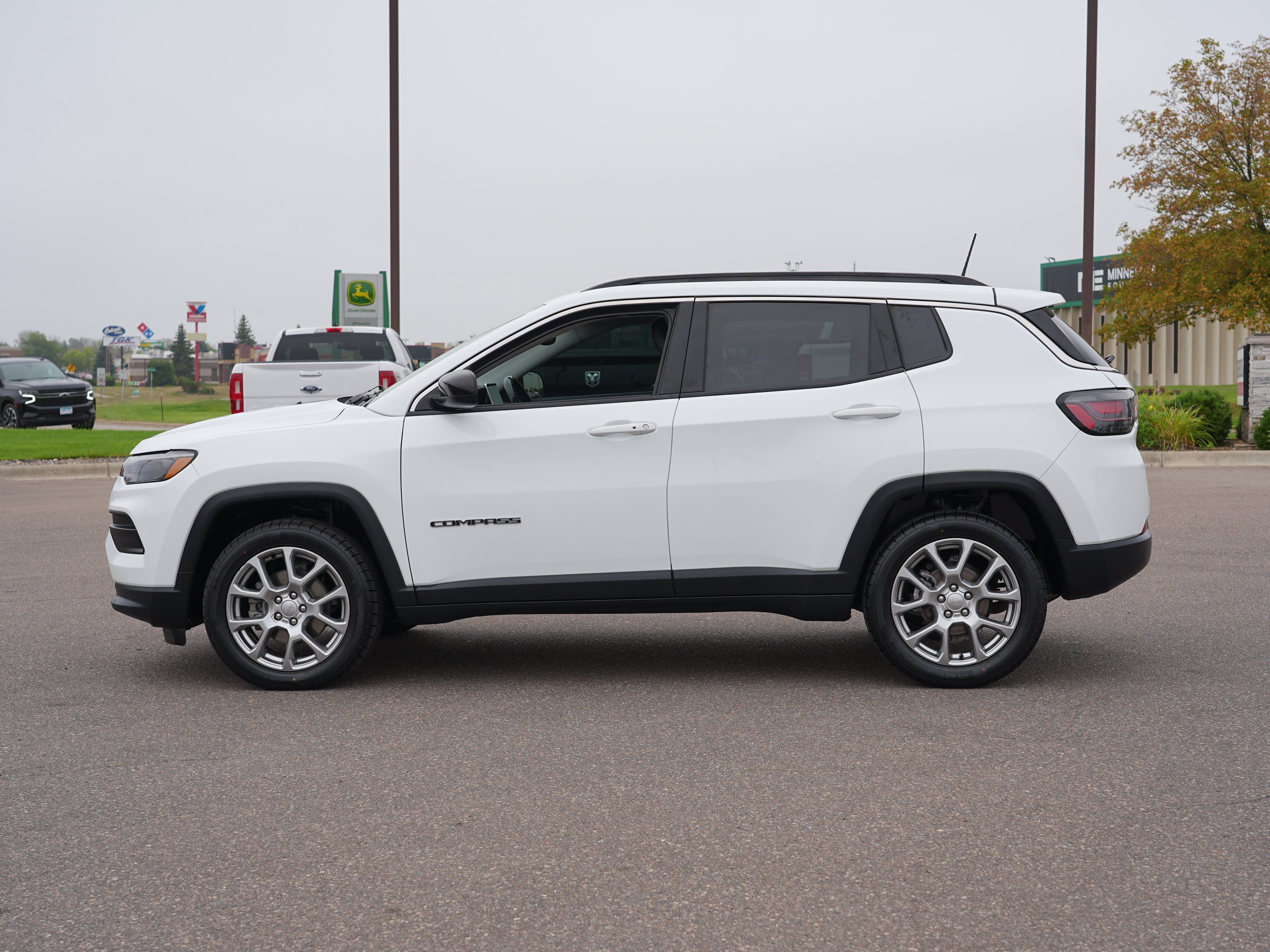 Used 2022 Jeep Compass Latitude w/ Sun and Sound Group AWD/4WD image 6