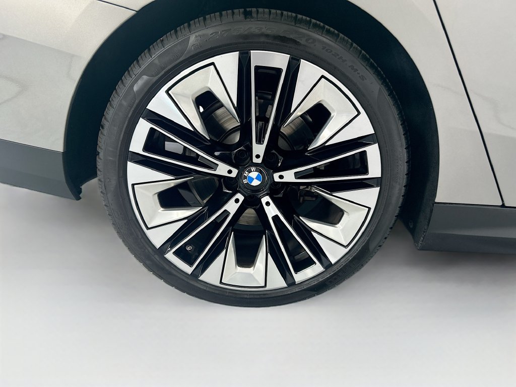 Used 2025 BMW 530i w/ Premium Package RWD image 33