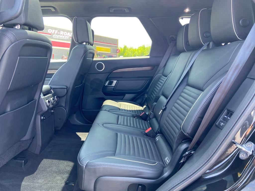 Used 2019 Land Rover Discovery HSE Luxury image 16